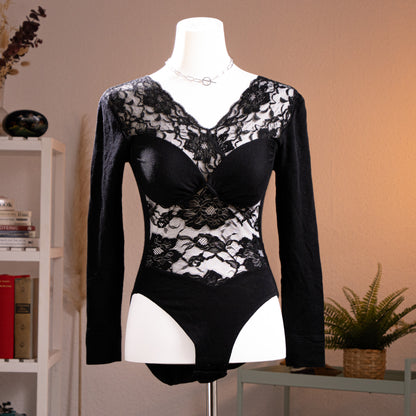 Archival La Perla Tricot 90s NOS Wool Lace Bodysuit – black fine wool long sleeves with sheer floral Leavers lace V-neckline yoke, lace midriff panel, underwired moulded cups, thong cut, museum quality Italian lingerie, product shot on dress form