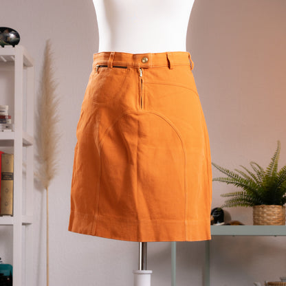 Archival Gucci by Tom Ford 1999 Orange Ottoman Utility Mini Skirt  sample prototype atelier– saturated carrot orange structured ottoman fabric, low rise with single gold button and belt loops, asymmetric curved seam panelling at front, dual zip pocket detail at waistband, clean A-line mini silhouette, atelier sample IT 42, product shot on dress form