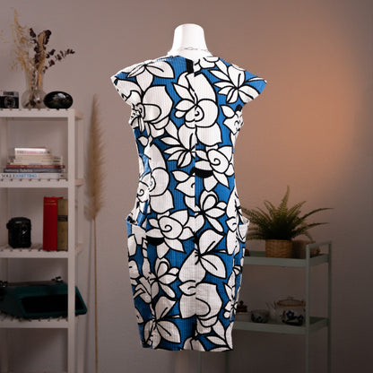 Rear view of vintage late 1980s Courrèges pleated floral shift dress showcasing the concealed back zipper and continuous pattern alignment.