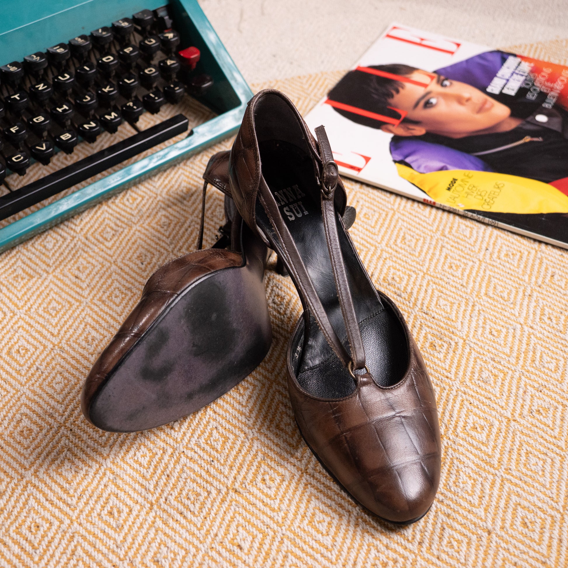 Archival Anna Sui T-strap pumps in brown croc-effect leather, vintage 90s fashion.