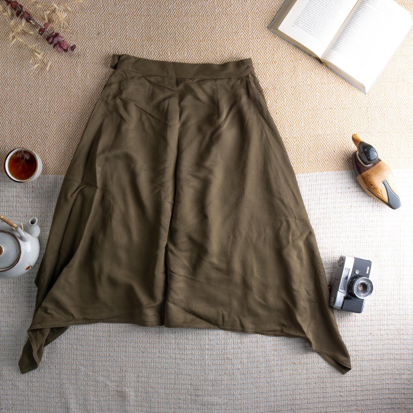 Vintage MAX MARA Silk Cupro Skirt Olive Green Midi High Waist Deep Side Slits 90s Minimalist Luxury Fabric Made in Italy D38 US8 Small